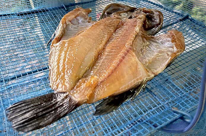 漬け込んだ魚の開きを干す