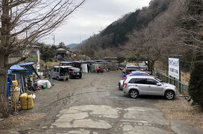 浅川国際マス釣場　駐車場