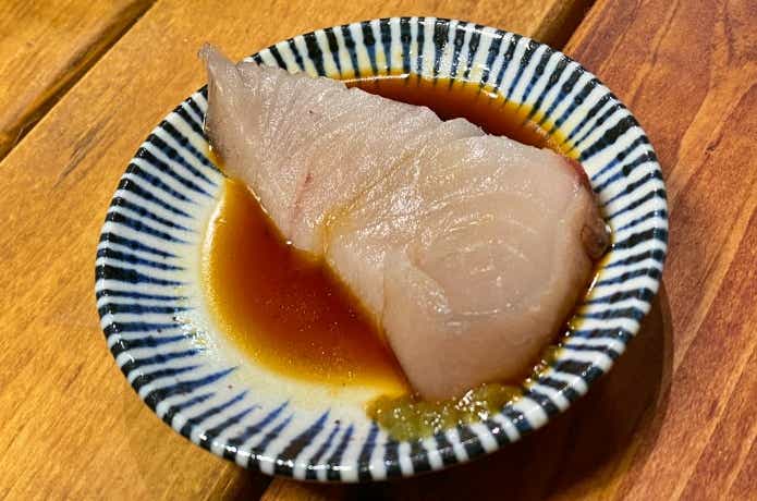 サワラの刺身から滲みて出るあぶら