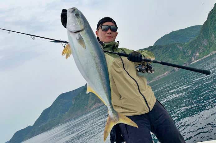 アウトレイジで釣れたワラサ