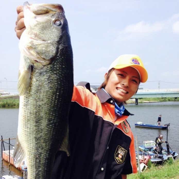 安江さんの霞水系の自己記録である53.5cmバス