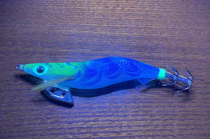 発光したピーカンブルー