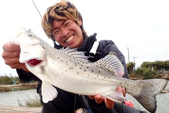川での釣り