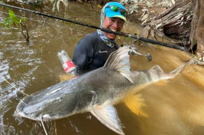 アマゾンの川で餌釣りしたら想像以上の釣れっぷりに驚愕した
