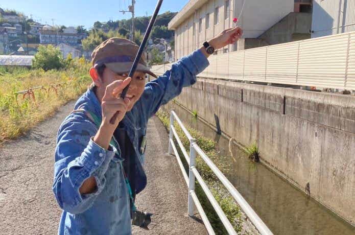 用水路で釣り