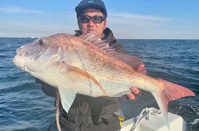 熟成タイラバアクアで釣れた4.2kgのマダイ