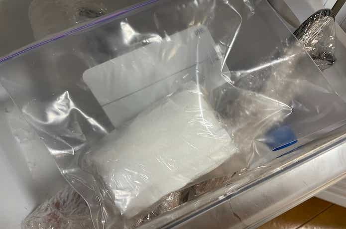 寝かせてシートで冷凍