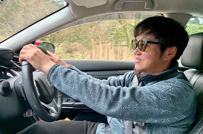 ドライブで着用する様子