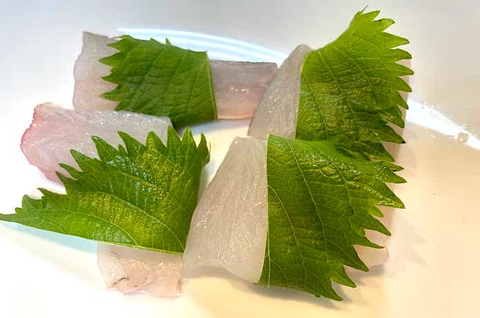ホウボウに大葉を巻く