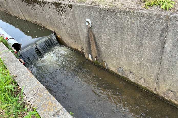 水路の段差や落ち込みもよく釣れる