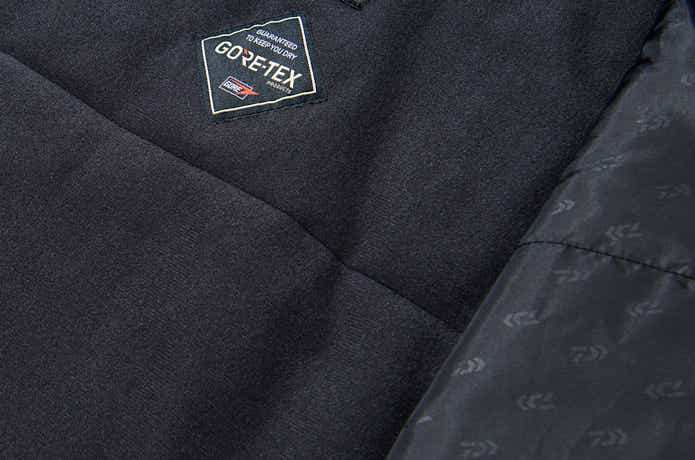 今冬の定番スーツ！？『GORE-TEX バーサタイルウィンタースーツ