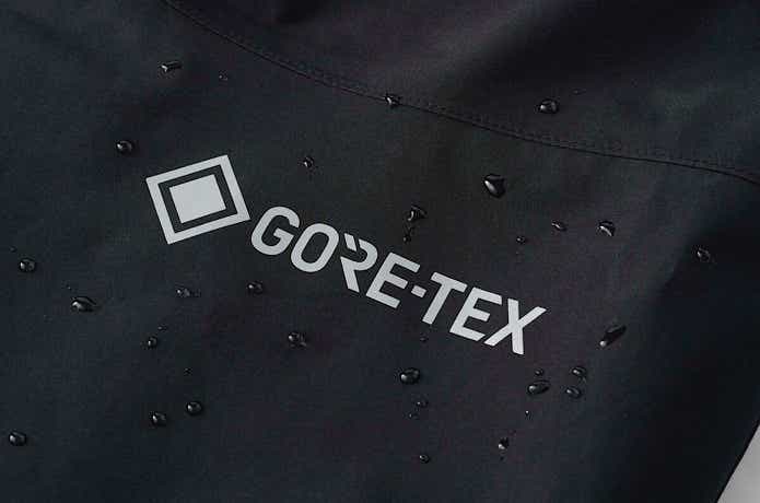 今冬の定番スーツ！？『GORE-TEX バーサタイルウィンタースーツ