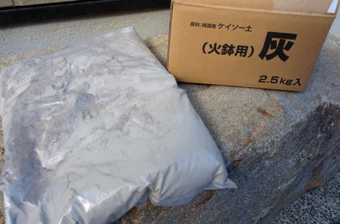 火鉢や囲炉裏用の灰