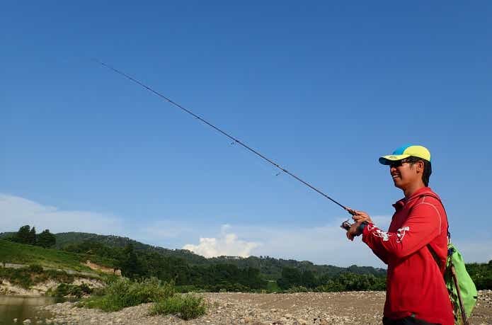 ネイティブフィッシュであるウケクチウグイを狙う怪魚ハンター山根