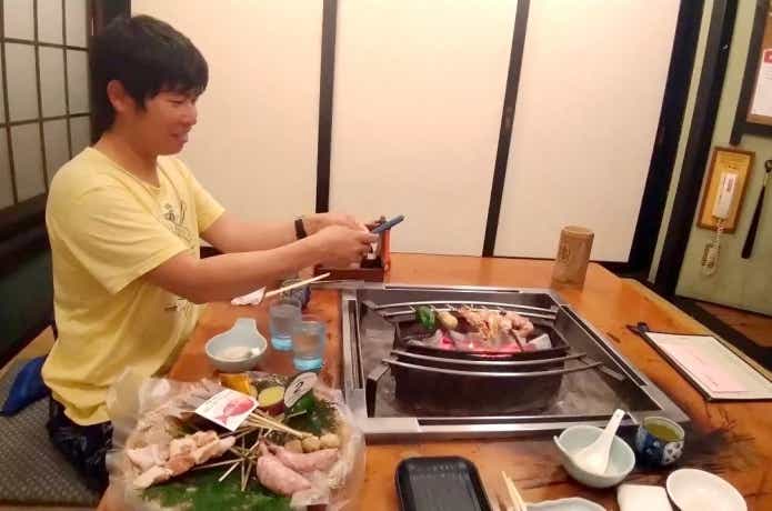 囲炉裏で炭火焼きを味わえるレストラン