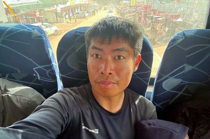 タンガニーカ湖に向かう長距離バス