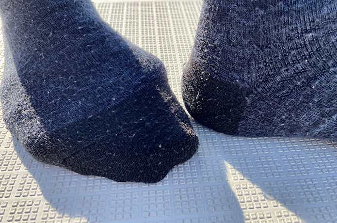 つま先とかかとは糸を増やして保温性と強度をアップ