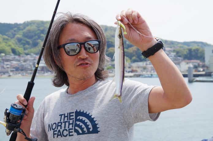 速乾Tシャツを着てルアー釣り