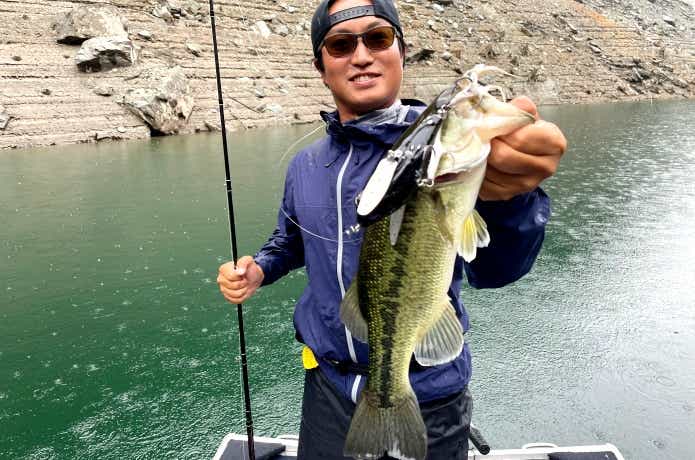 羽物ルアーで釣れたバス