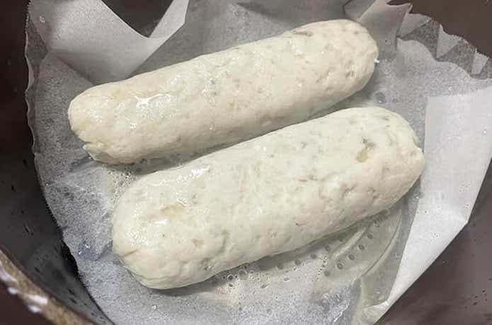 マゴチのかまぼこが蒸し上がる
