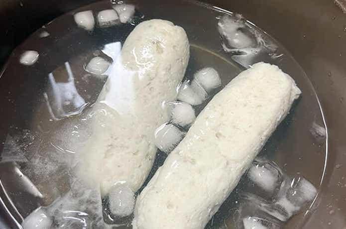 マゴチのかまぼこを冷やす