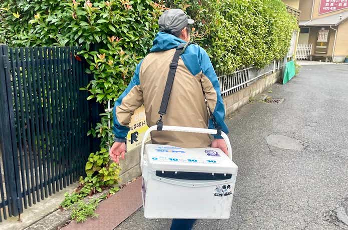 楽々と持ち上げられる