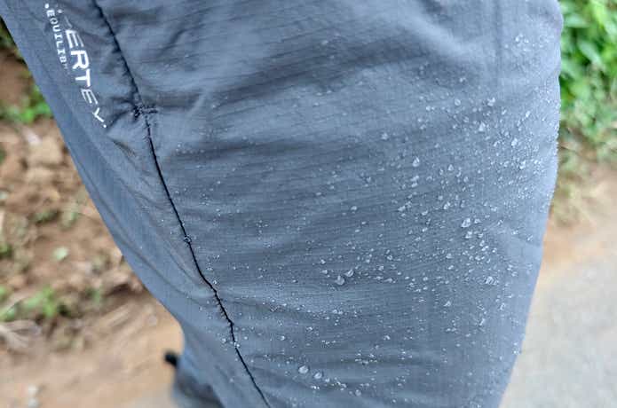 水を弾く