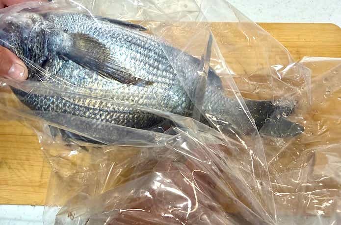 ビニール袋に入れる