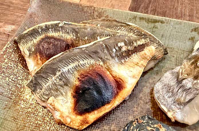 焼いたアジ