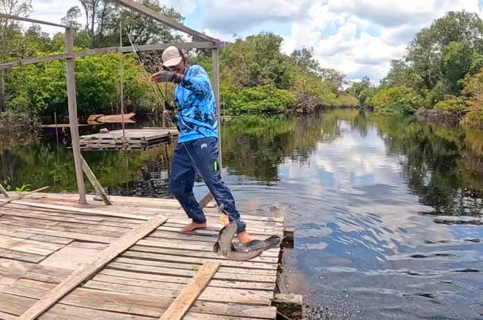 水上家屋から釣り上げられたトーマン