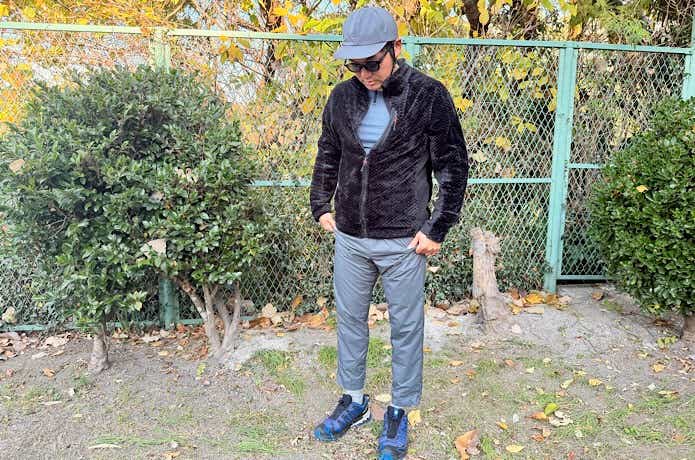 購入したアイテムを着用する筆者