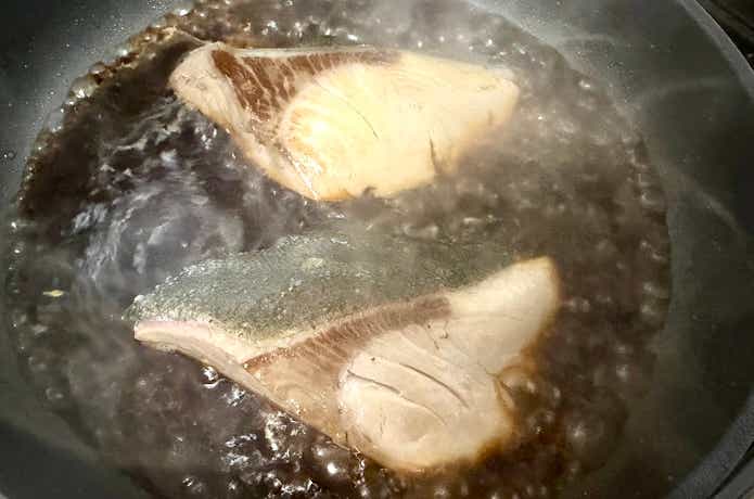 タレを煮詰める