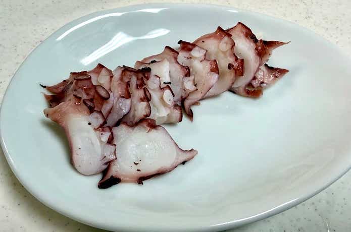 タコを薄く切る