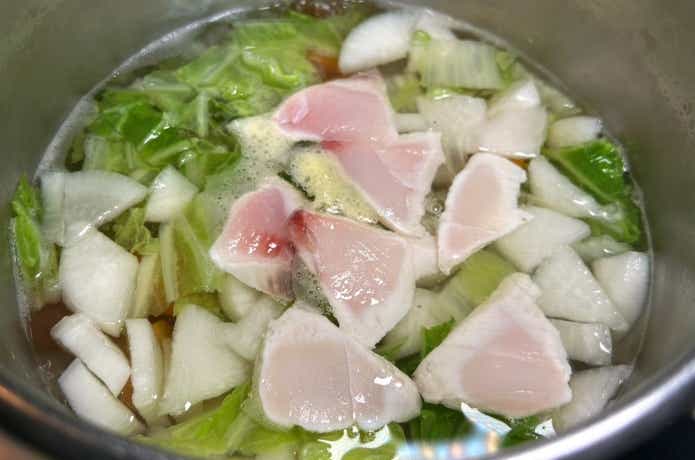 残った刺身を使った鍋の具材