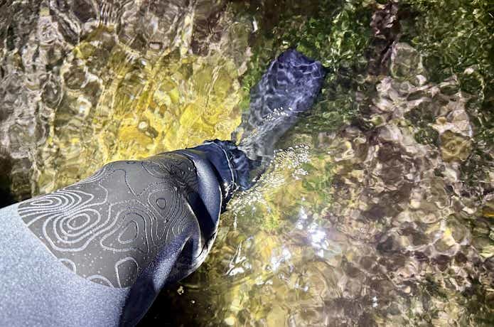 入水しても冷たくない