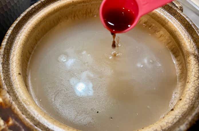 酒と醤油を加える