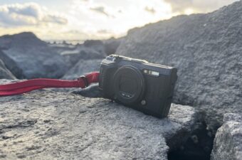 良いスマホがある時代に、僕は釣り場へ防水デジタルカメラを持っていく