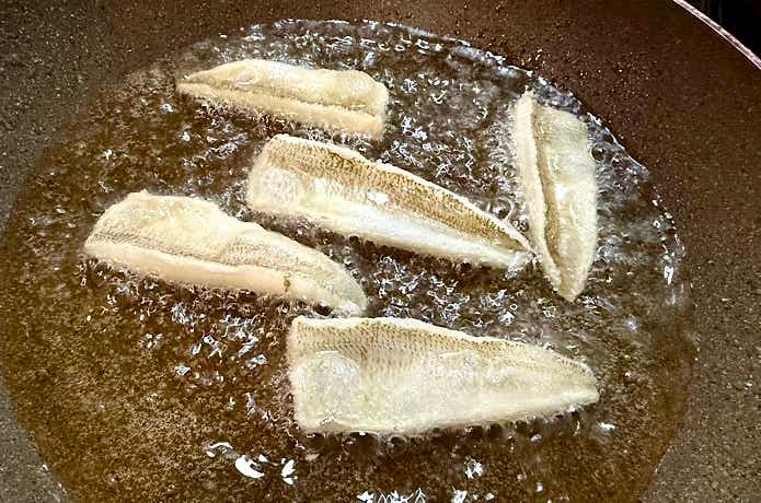 シロギスを揚げる