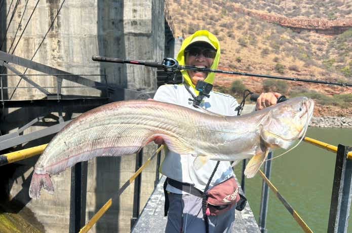 口裂けナマズことワラゴアッツーを持つ怪魚ハンター山根