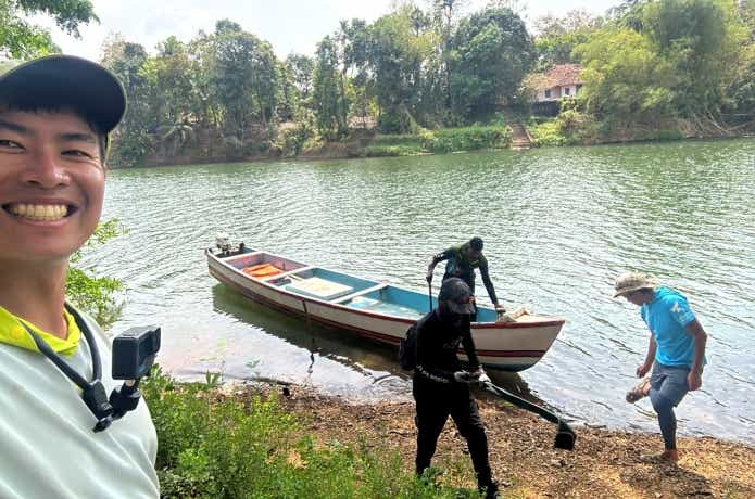 川のルアー釣りには大きすぎるボート