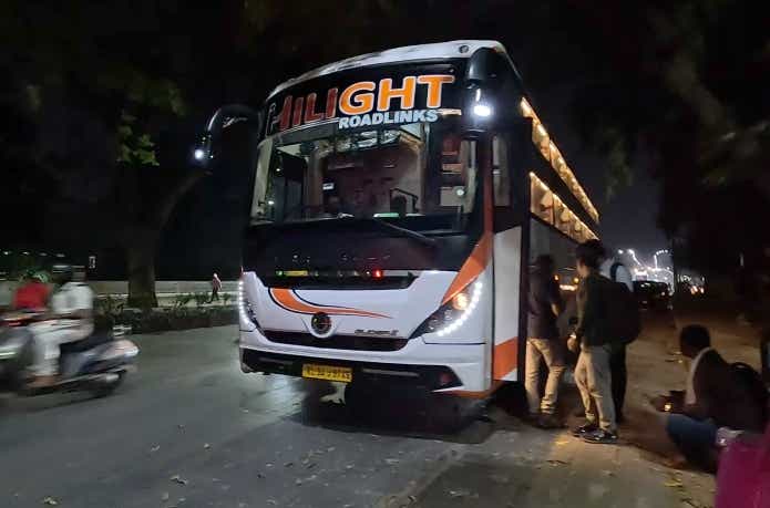 インドの夜行バス