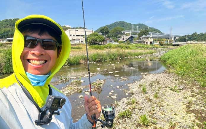 チャビングを始めようとする怪魚ハンター山根