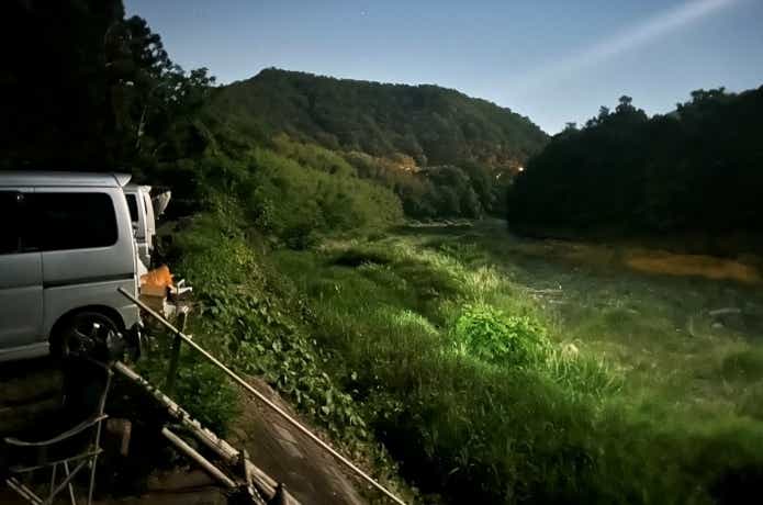 深夜1時で満車の駐車場
