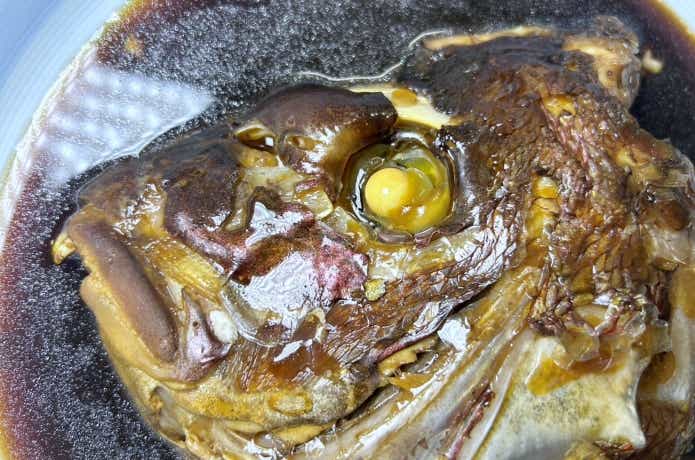 マダイの煮つけの目