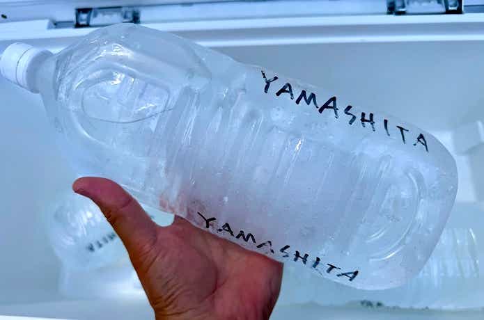 2Lペットボトルの氷は4割溶けた