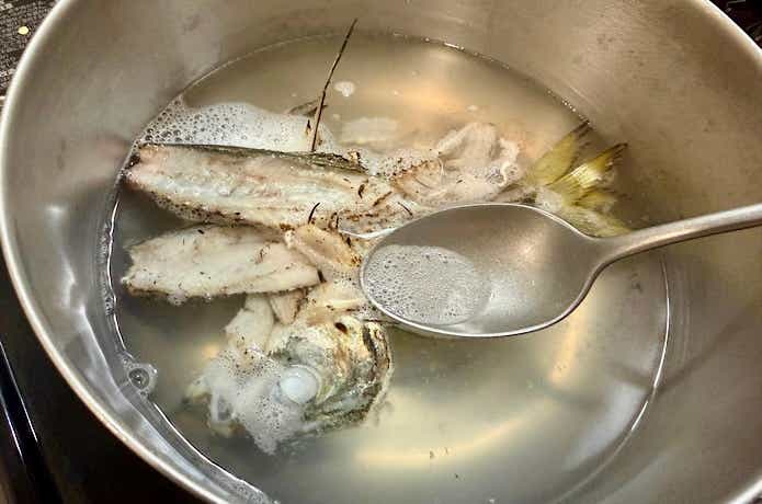 アクを取る