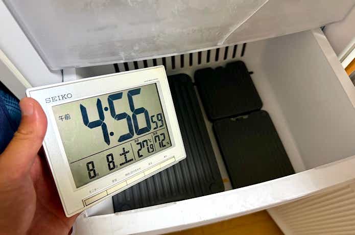 朝の5時前には凍っていた