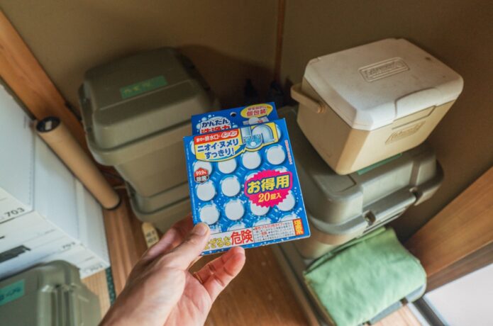 【自己責任】あまりに臭い“釣り装備”を排水口用洗浄剤にブチ込んだ結果……
