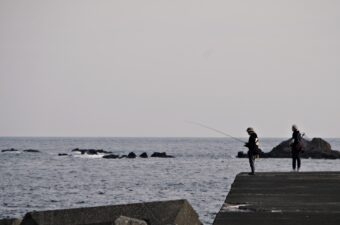 「え！？」一緒に釣りをしていた人が、目の前で海や川に落ちたら——